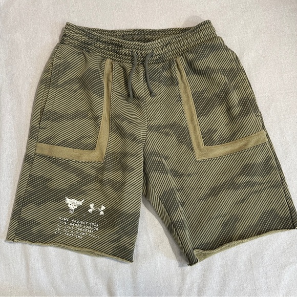Under Armour Project Rock camo shorts, Med., heavyweight terry, loose fit - Picture 1 of 9